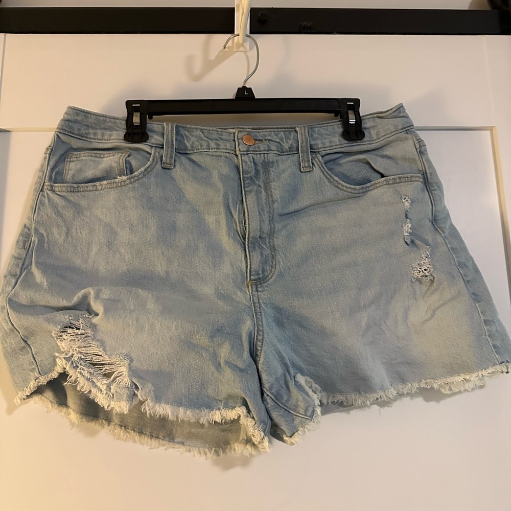 Universal Thread Shorts